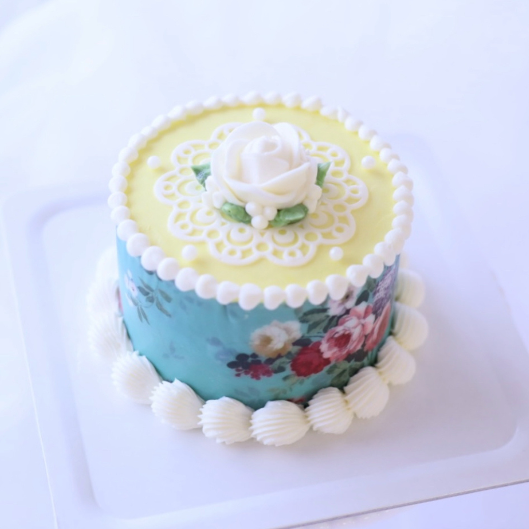 カルトナージュケーキ　Crochetイエロー3号サイズ